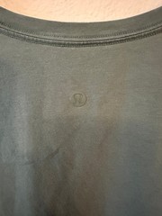Lululemon Men’s Green Long Sleeve Performance Athletic Shirt Crew Neck Size S?