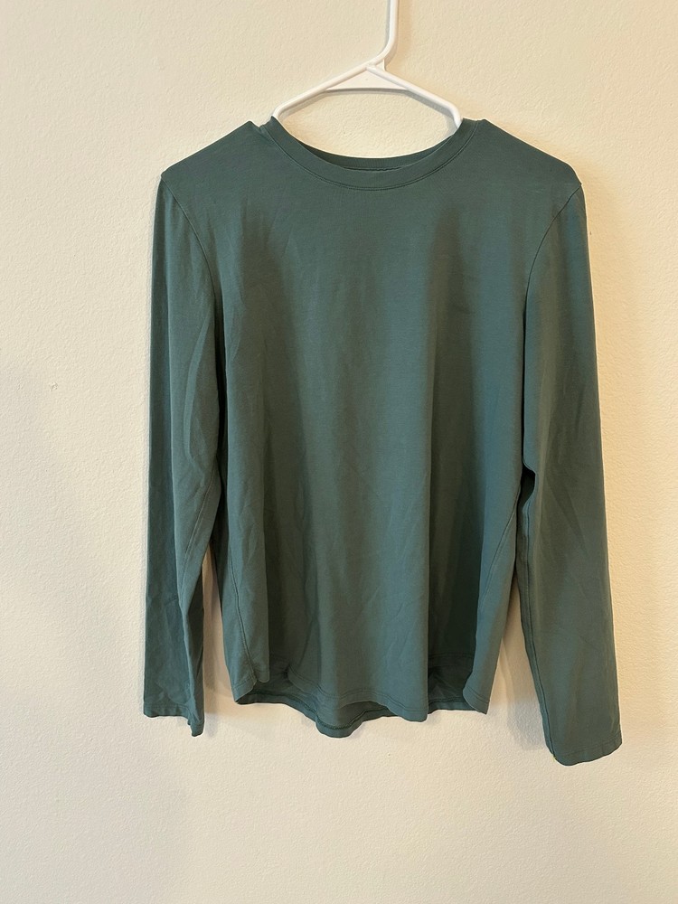 Lululemon Men’s Green Long Sleeve Performance Athletic Shirt Crew Neck Size S?