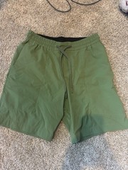 Lululemon Lab Mens Green Ripstop Athletic Training Shorts Size M Drawstring 8in