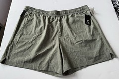 Xersion Men’s Shorts Athletic Run Size XL Green Quick Dry Zip Pocket Lite Nwt